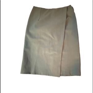 Jenn. Women's  Green Turner Skirt Size Small - NWT